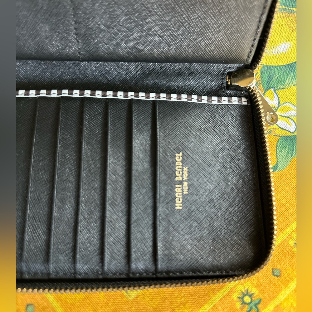 Henri Bendel New York Black Zip around Wallet Gold Palm Leaves EUC - Picture 9 of 11